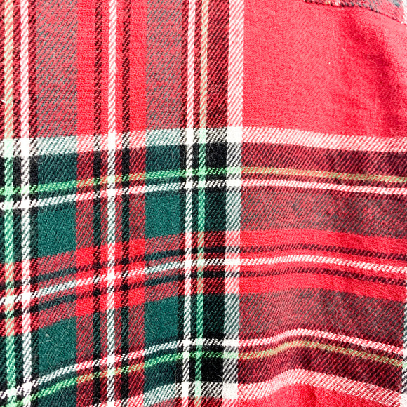 Old Navy Regular Fit Red & Green Plaid Button-Up - Picture 3 of 11